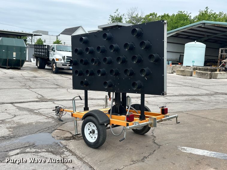 image for item FC5512 American Signal T825 arrow board trailer