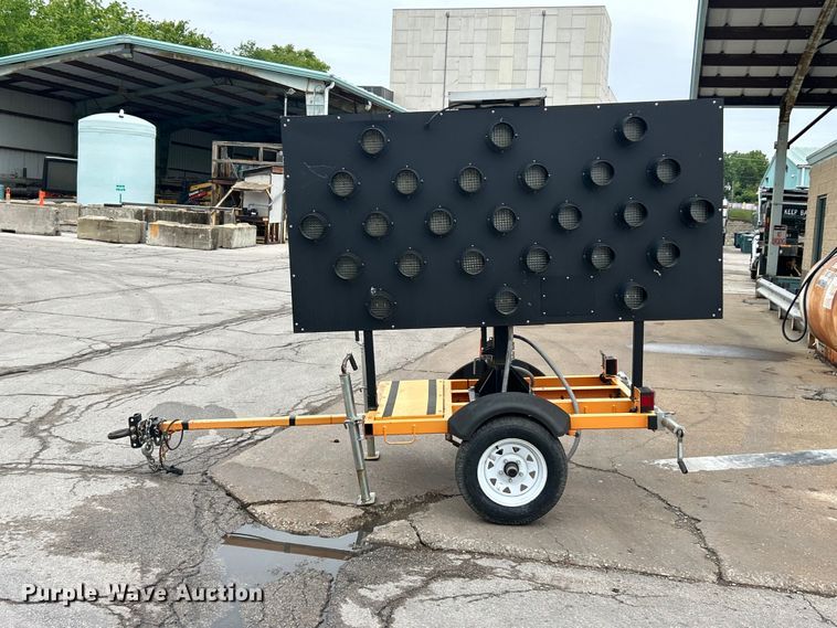 image for item FC5512 American Signal T825 arrow board trailer