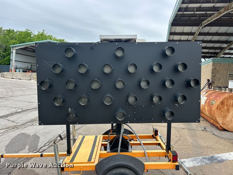 image for item FC5512 American Signal T825 arrow board trailer