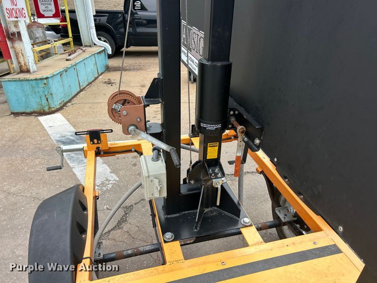 image for item FC5512 American Signal T825 arrow board trailer