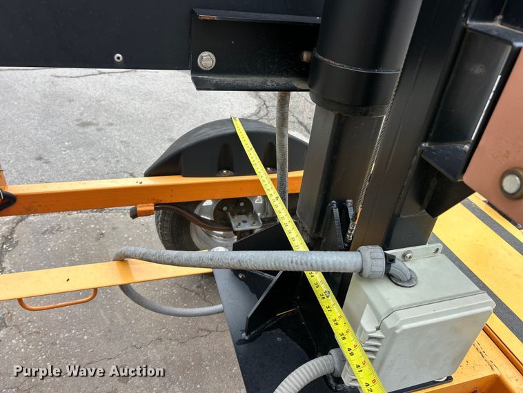 image for item FC5512 American Signal T825 arrow board trailer