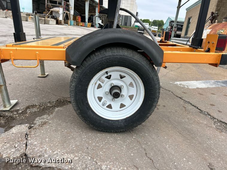 image for item FC5512 American Signal T825 arrow board trailer