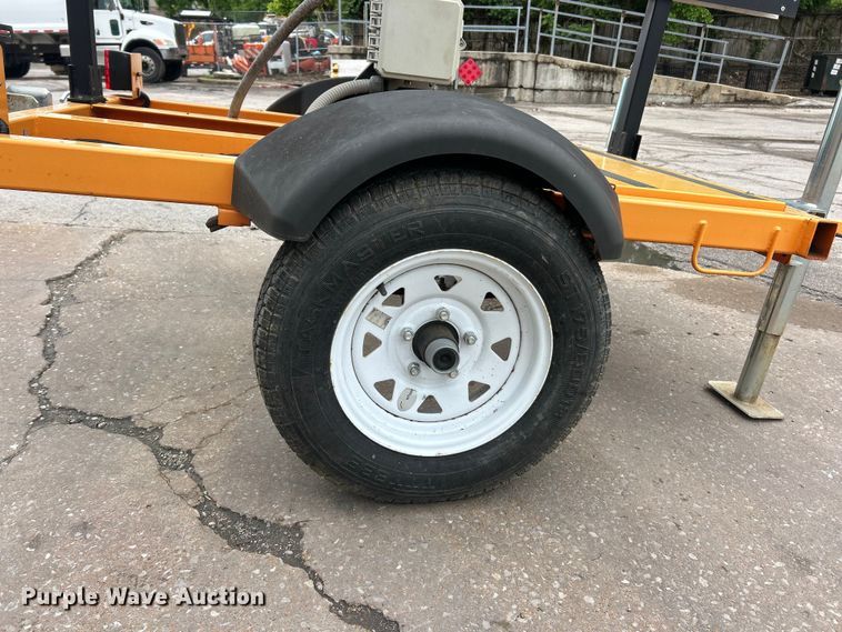 image for item FC5512 American Signal T825 arrow board trailer