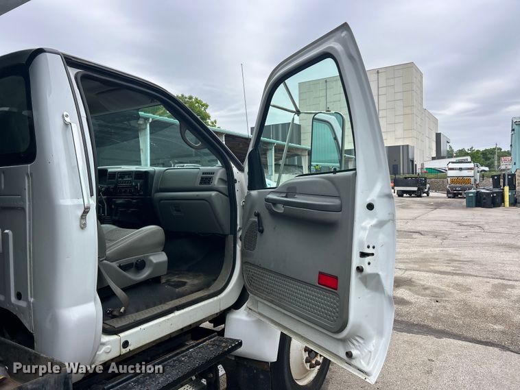 image for item FC5513 2008 Ford F750 XL Super Duty dump truck