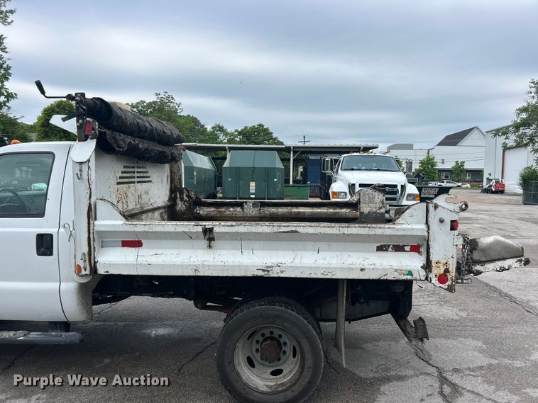 image for item FC5514 2009 Ford F450 Super Duty dump truck