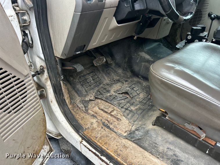 image for item FC5514 2009 Ford F450 Super Duty dump truck