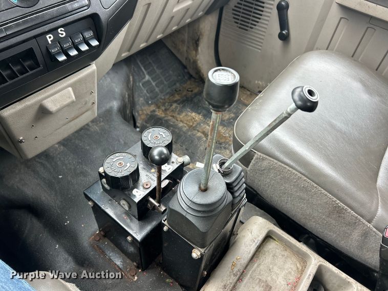 image for item FC5515 2009 Ford F450 Super Duty dump truck