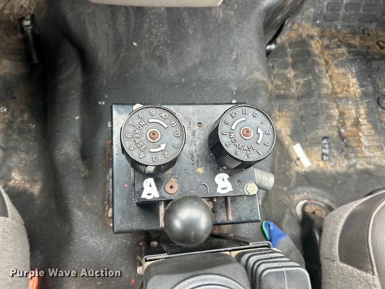 image for item FC5515 2009 Ford F450 Super Duty dump truck
