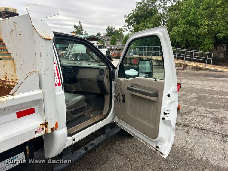 image for item FC5515 2009 Ford F450 Super Duty dump truck