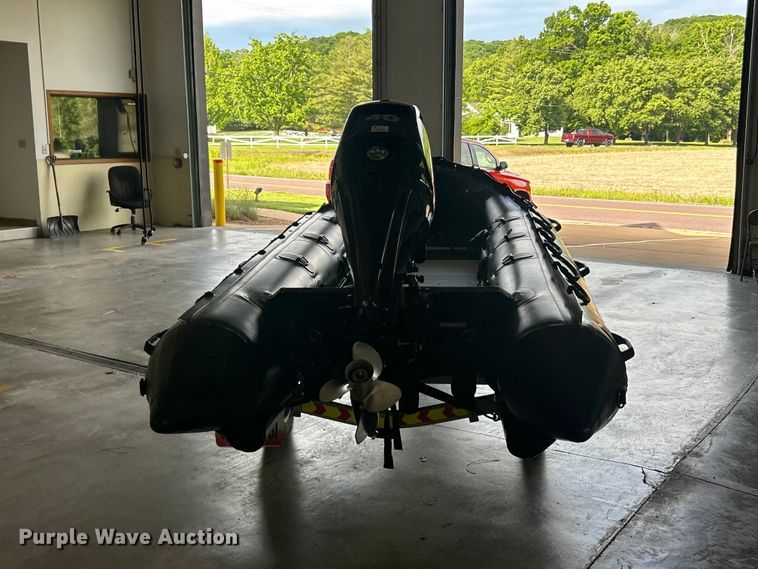 image for item FC5516 2012 Zodiac FC 420 RIG boat