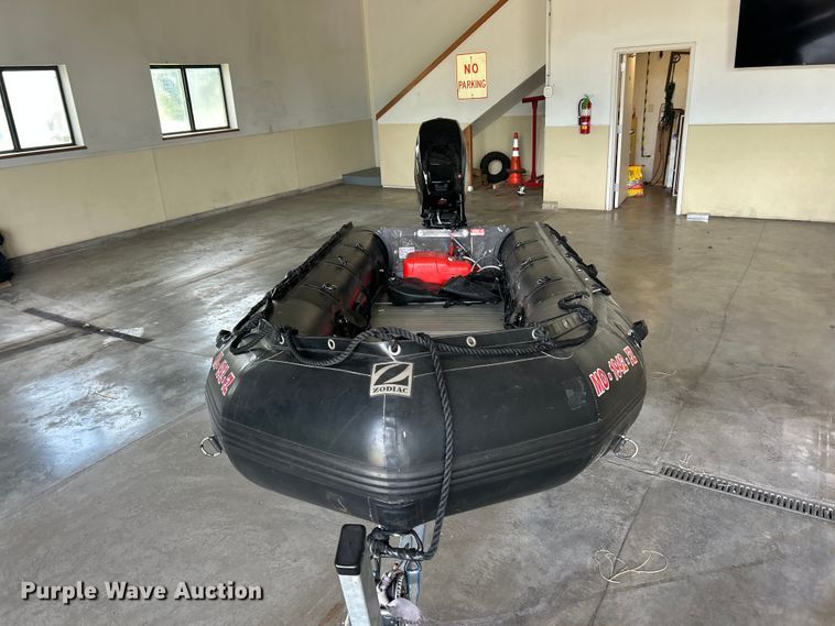 image for item FC5516 2012 Zodiac FC 420 RIG boat