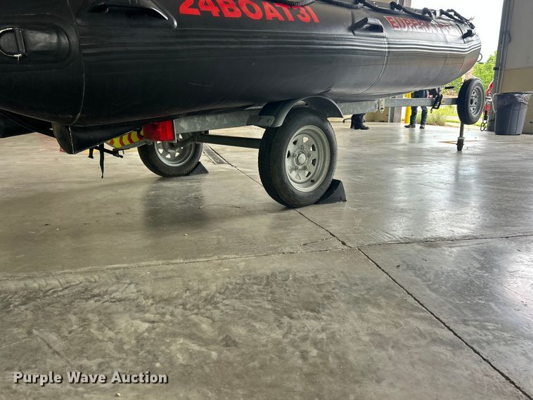 image for item FC5516 2012 Zodiac FC 420 RIG boat