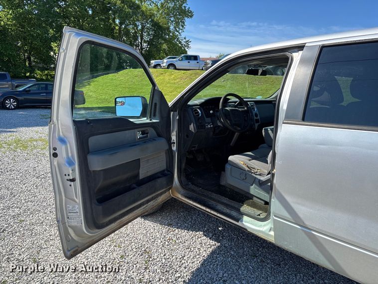 image for item FC5638 2011 Ford F150 Crew Cab pickup truck