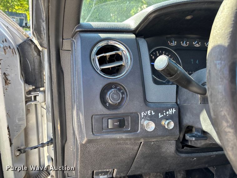 image for item FC5638 2011 Ford F150 Crew Cab pickup truck