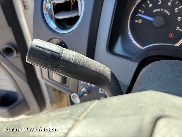 image for item FC5638 2011 Ford F150 Crew Cab pickup truck