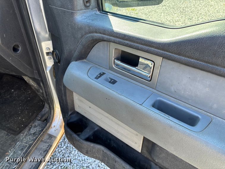 image for item FC5638 2011 Ford F150 Crew Cab pickup truck