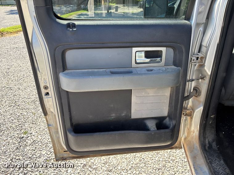 image for item FC5638 2011 Ford F150 Crew Cab pickup truck