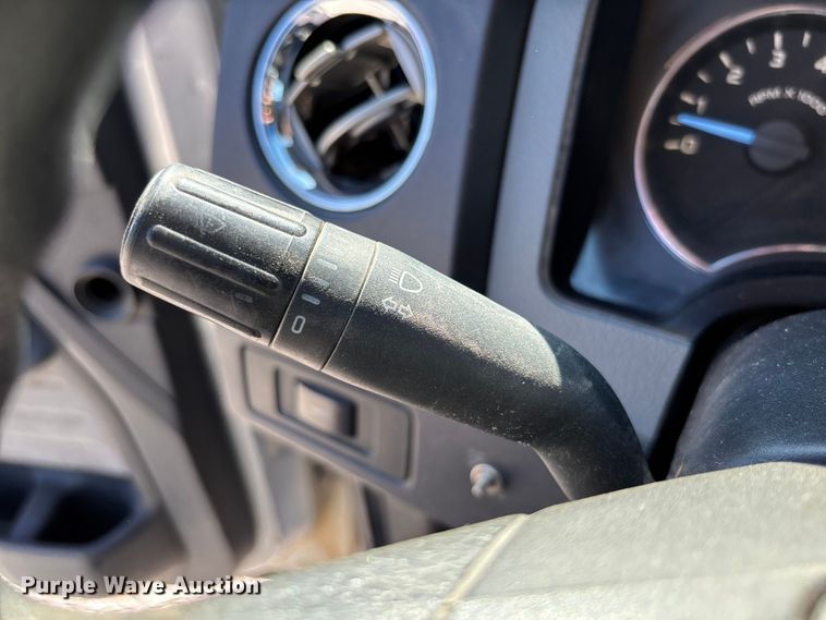 image for item FC5639 2012 Ford F150 Crew Cab pickup truck