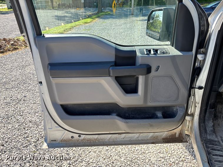 image for item FC5640 2016 Ford F150 Crew Cab pickup truck