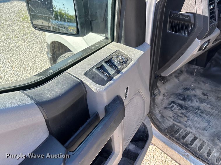 image for item FC5640 2016 Ford F150 Crew Cab pickup truck
