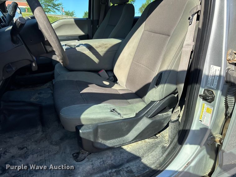 image for item FC5640 2016 Ford F150 Crew Cab pickup truck