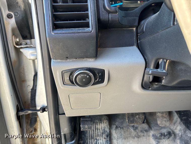 image for item FC5640 2016 Ford F150 Crew Cab pickup truck