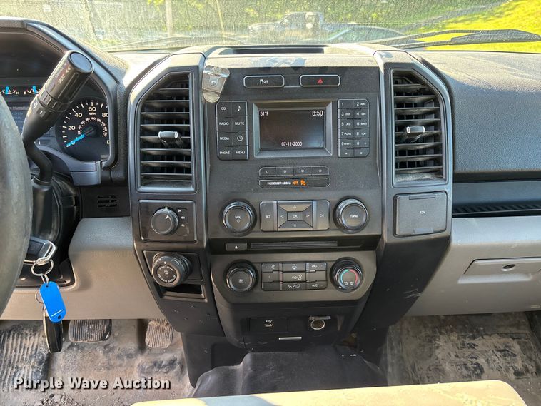 image for item FC5640 2016 Ford F150 Crew Cab pickup truck