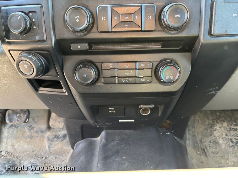 image for item FC5640 2016 Ford F150 Crew Cab pickup truck