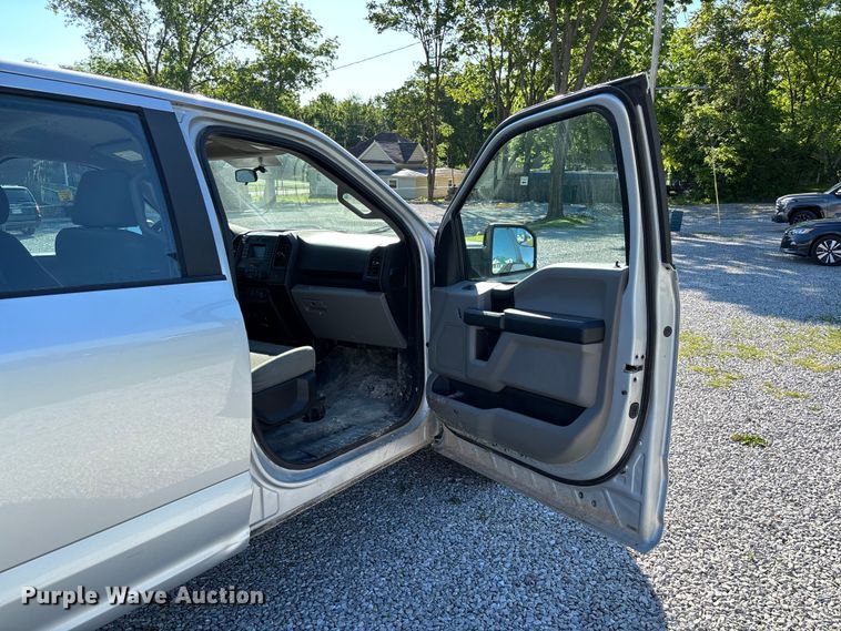 image for item FC5640 2016 Ford F150 Crew Cab pickup truck