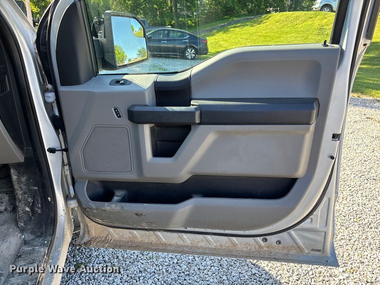 image for item FC5640 2016 Ford F150 Crew Cab pickup truck