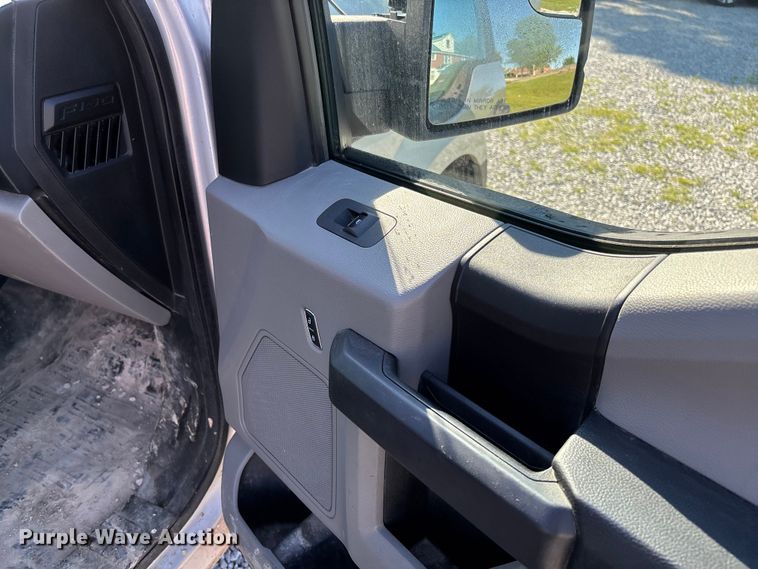 image for item FC5640 2016 Ford F150 Crew Cab pickup truck