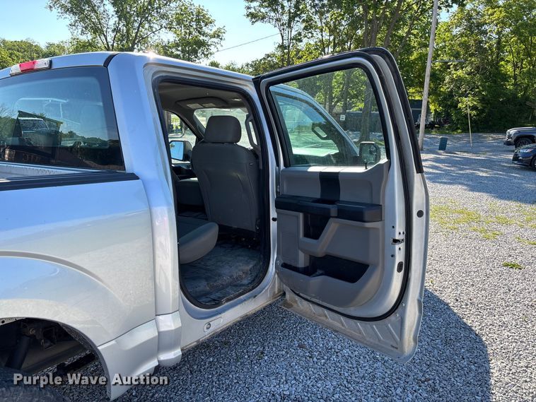 image for item FC5640 2016 Ford F150 Crew Cab pickup truck
