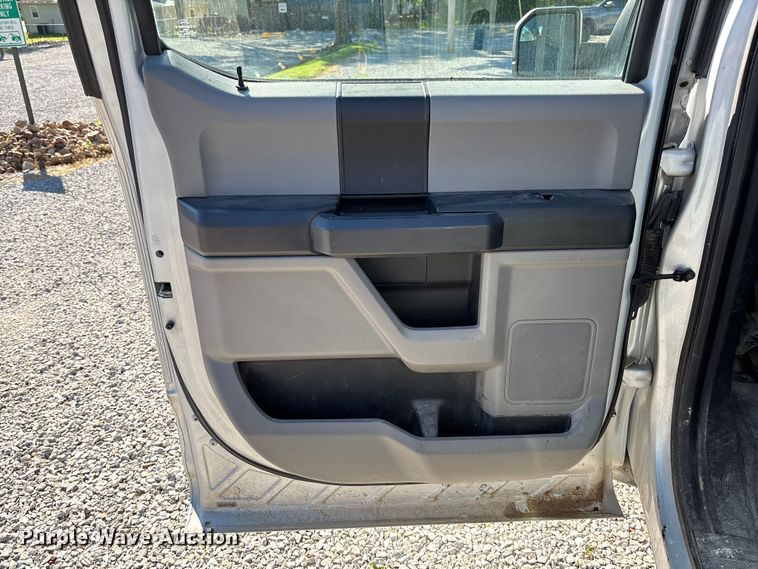 image for item FC5640 2016 Ford F150 Crew Cab pickup truck
