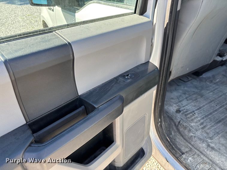image for item FC5640 2016 Ford F150 Crew Cab pickup truck