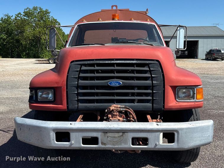 image for item FC5641 1995 Ford F800 oil distributor truck