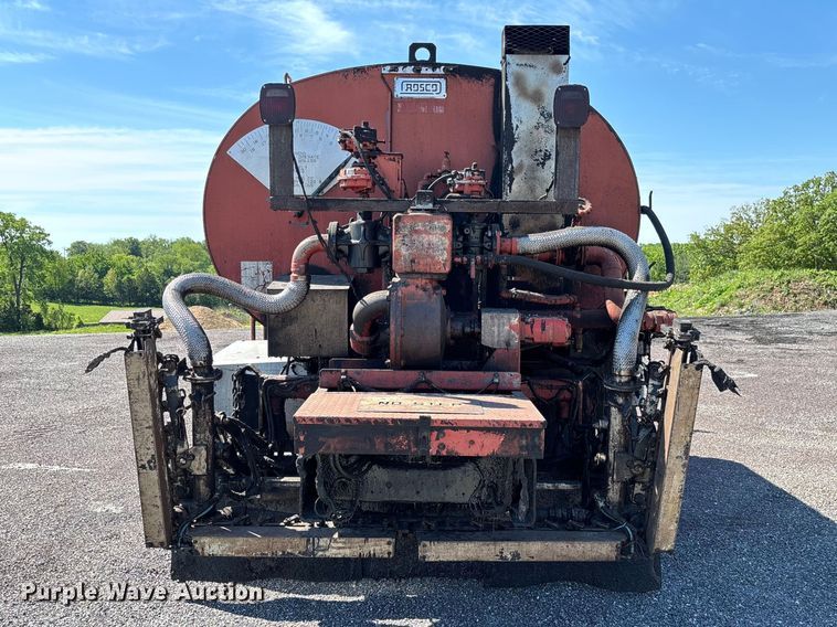 image for item FC5641 1995 Ford F800 oil distributor truck