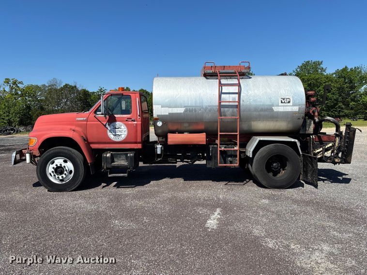 image for item FC5641 1995 Ford F800 oil distributor truck
