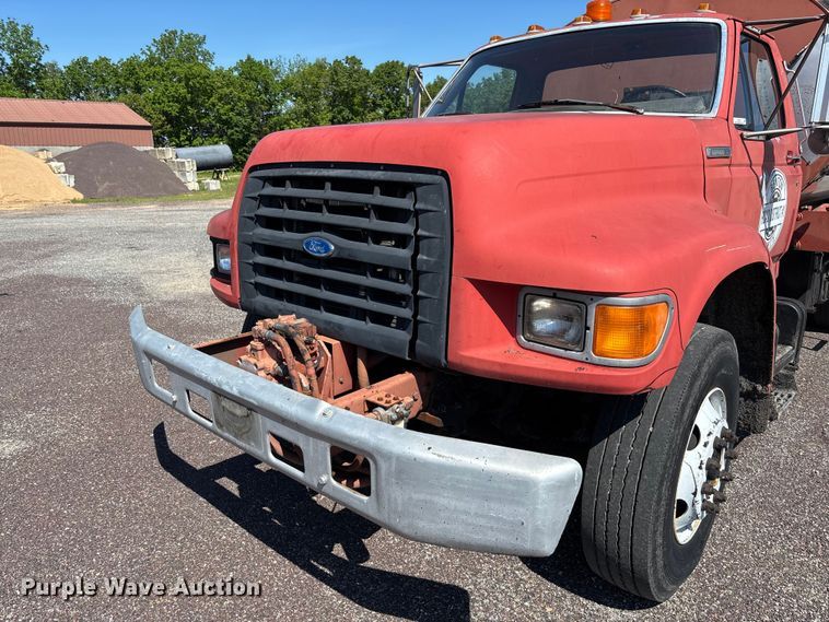 image for item FC5641 1995 Ford F800 oil distributor truck