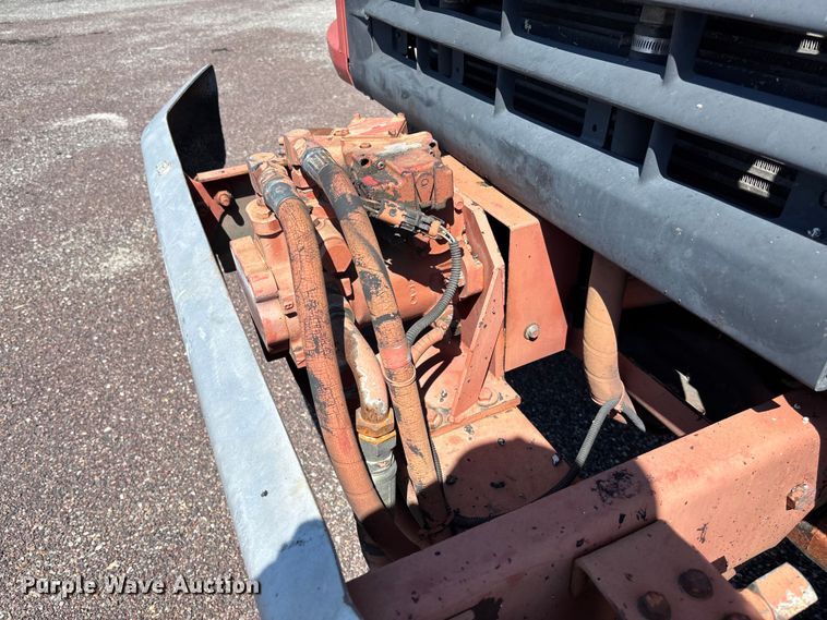 image for item FC5641 1995 Ford F800 oil distributor truck