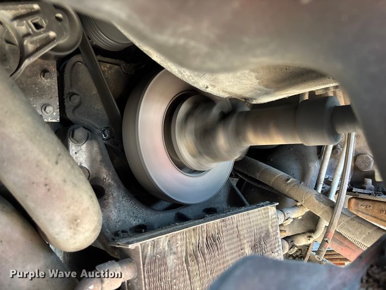 image for item FC5641 1995 Ford F800 oil distributor truck
