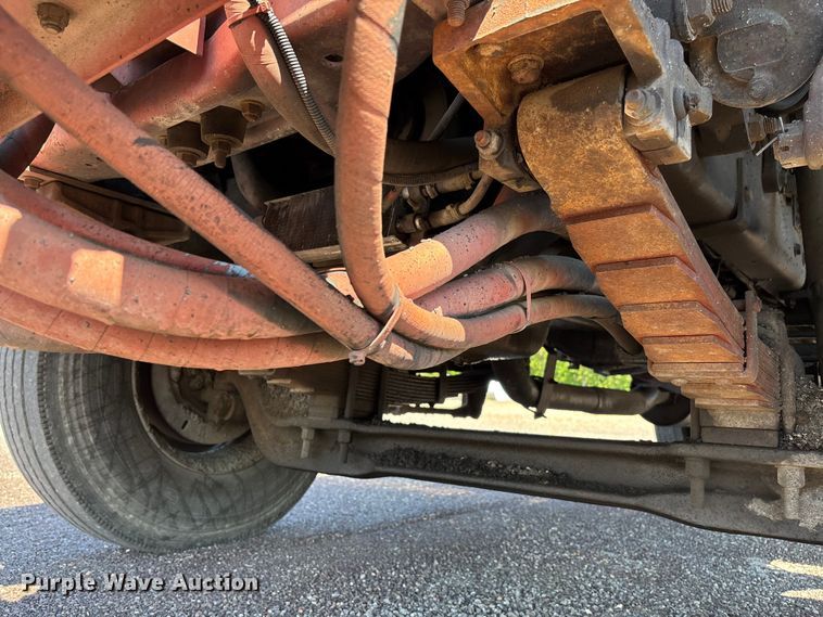image for item FC5641 1995 Ford F800 oil distributor truck