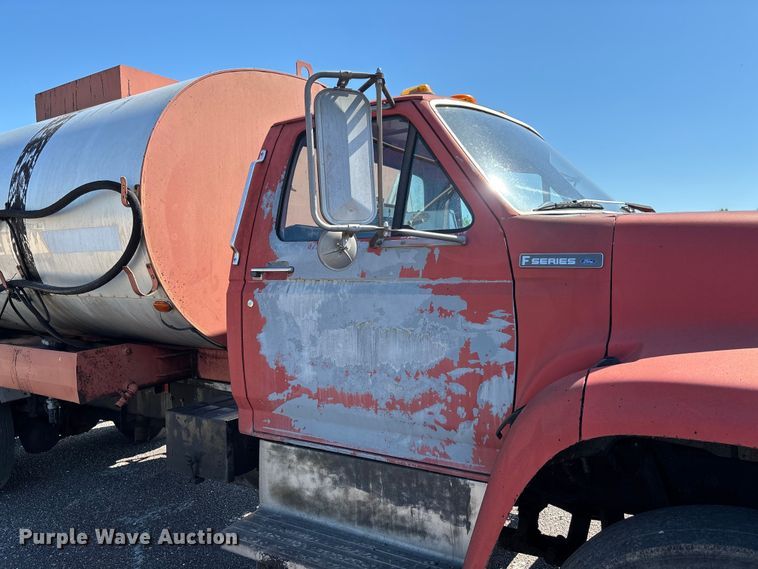 image for item FC5641 1995 Ford F800 oil distributor truck