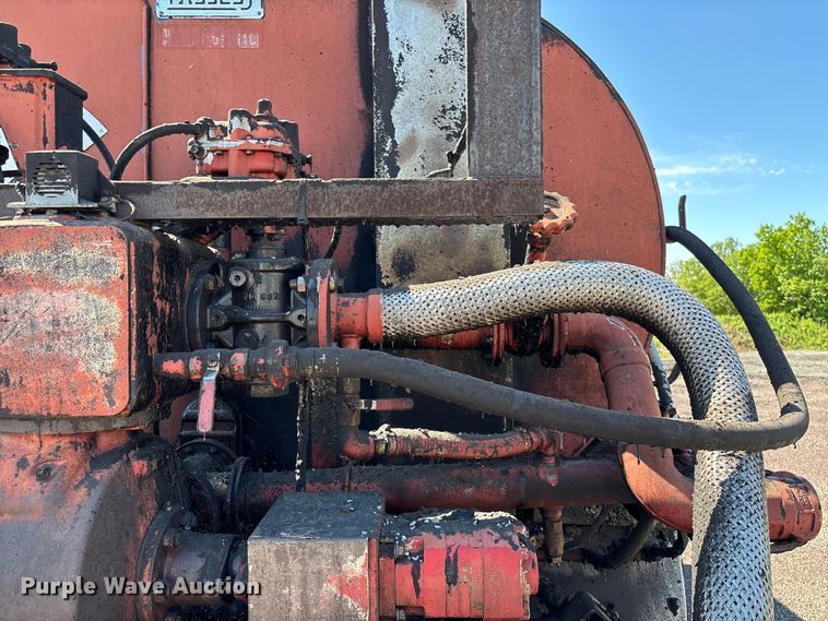 image for item FC5641 1995 Ford F800 oil distributor truck