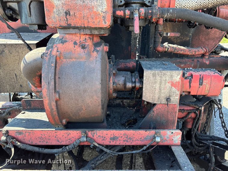 image for item FC5641 1995 Ford F800 oil distributor truck