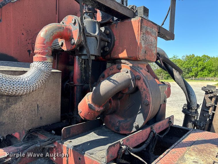 image for item FC5641 1995 Ford F800 oil distributor truck