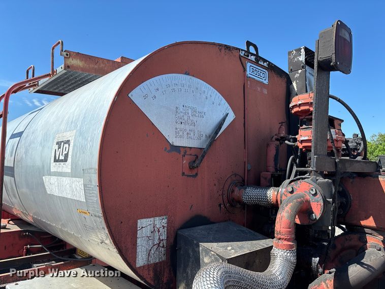 image for item FC5641 1995 Ford F800 oil distributor truck