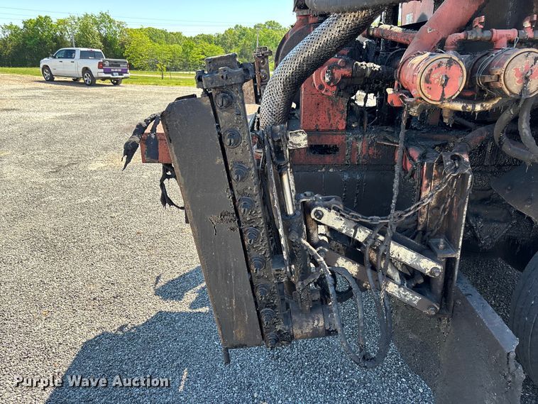 image for item FC5641 1995 Ford F800 oil distributor truck