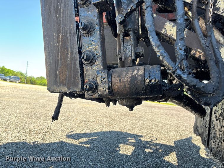 image for item FC5641 1995 Ford F800 oil distributor truck