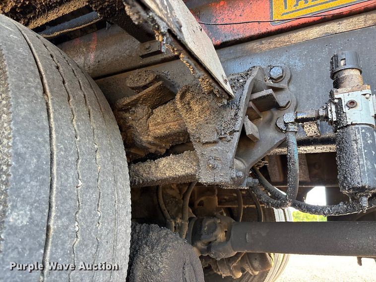 image for item FC5641 1995 Ford F800 oil distributor truck