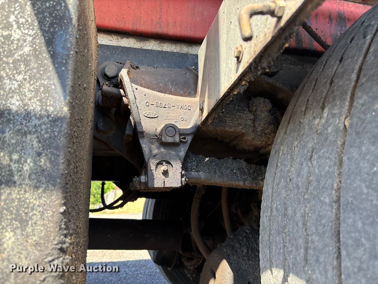 image for item FC5641 1995 Ford F800 oil distributor truck